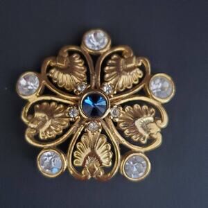 VTG Avante Brooch Gold Tone Clear Rhinestones with Blue Center Stone Signed 60's